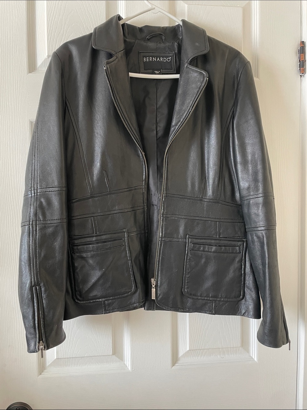 Women’s black Bernardo leather blazer L
